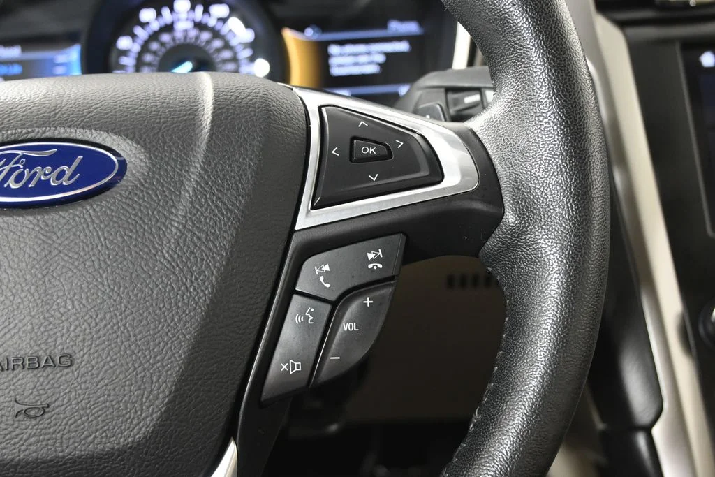 Used 2017 Red Ford SE image 37