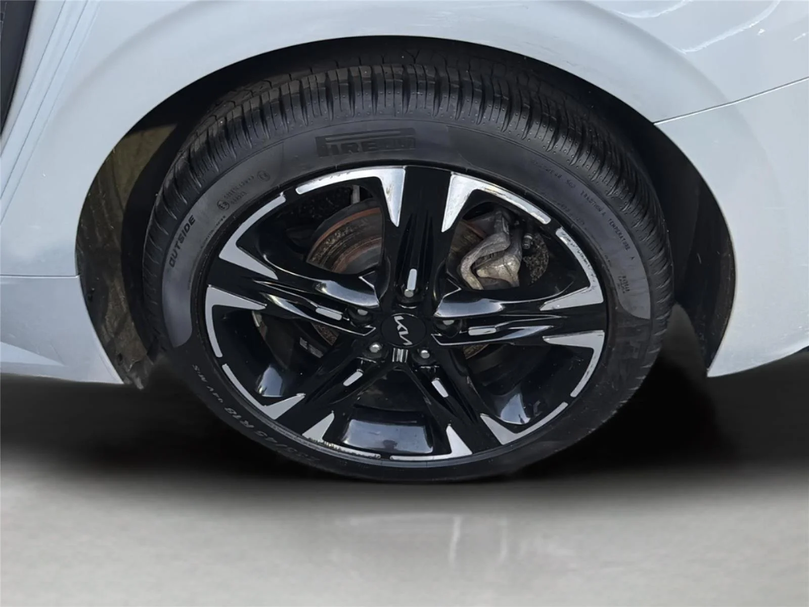 Used 2023 Wolf Gray Kia GT-Line image 30