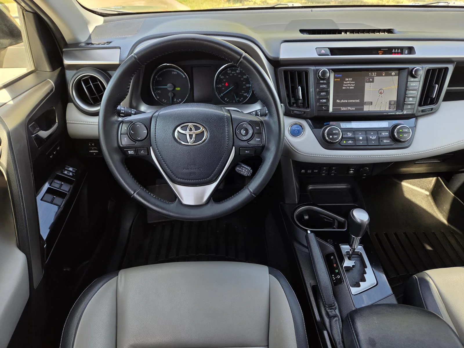 Used 2018 Silver Toyota Hybrid Limited AWD (Natl) image 12