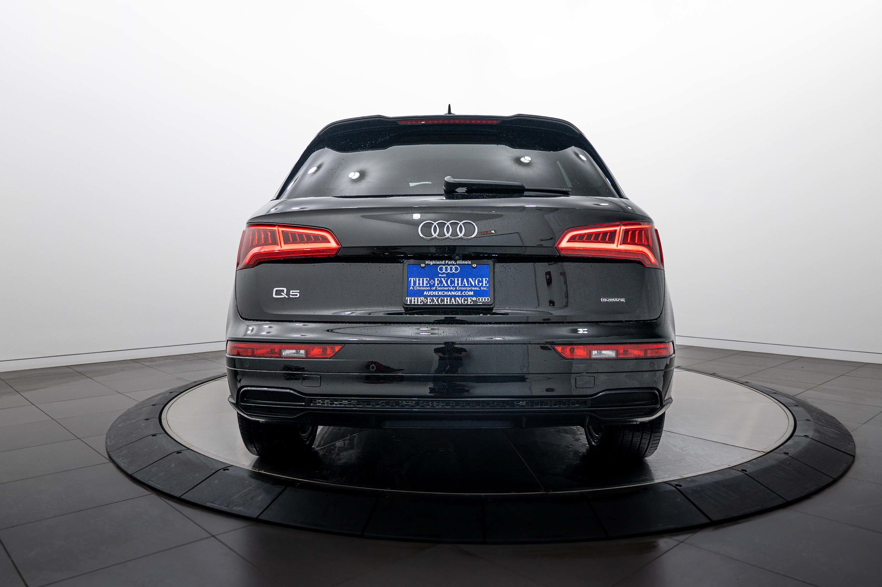 Used 2020 Mythos Black Metallic Audi Titanium Premium Plus image 21