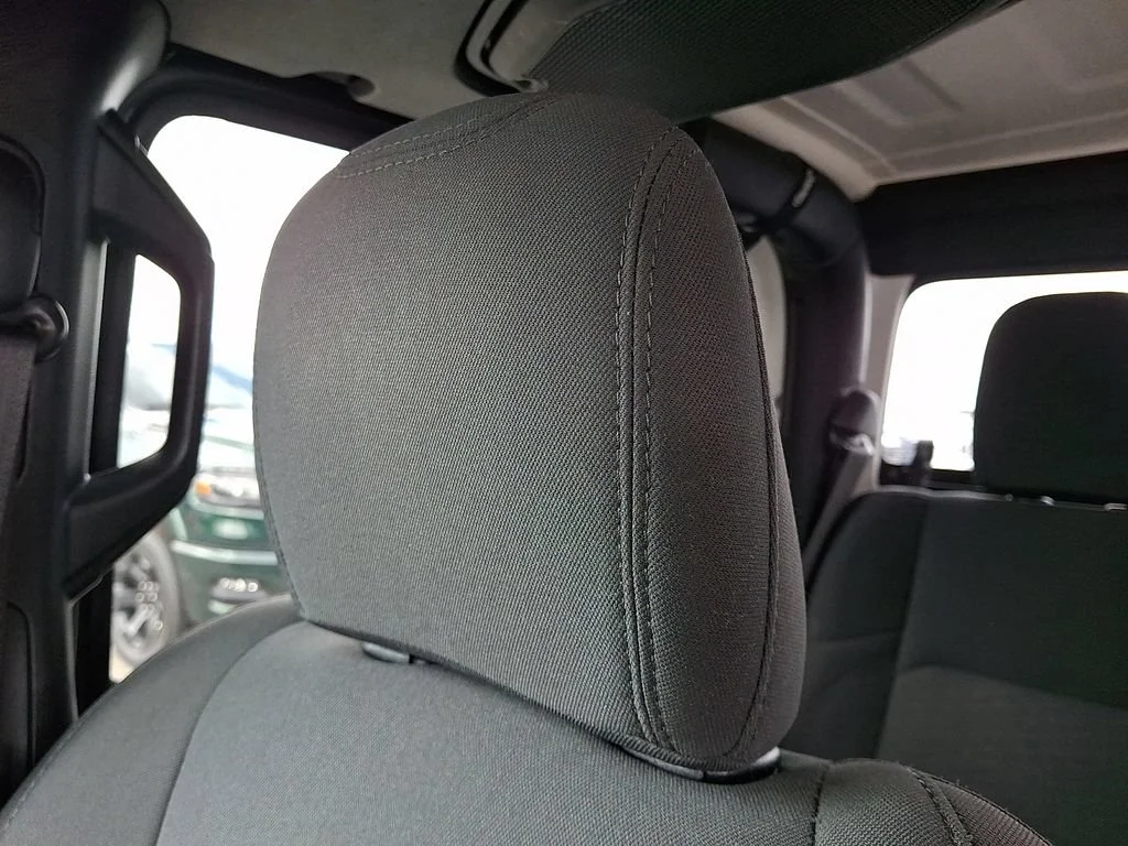 Used 2020 Granite Crystal Metallic Clearcoat Jeep Sport S image 18