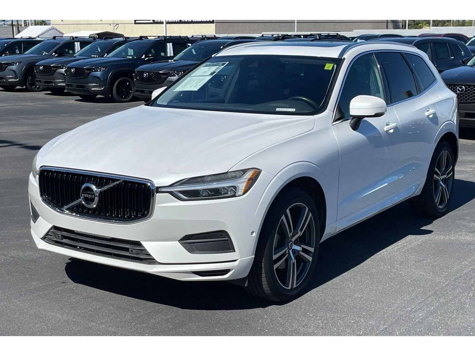 Used 2018 Ice White Volvo Momentum image 2