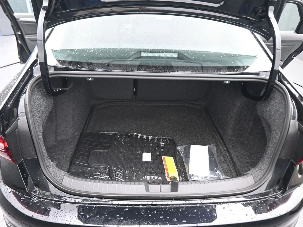 New 2026  Volkswagen 1.5T Sport image 41