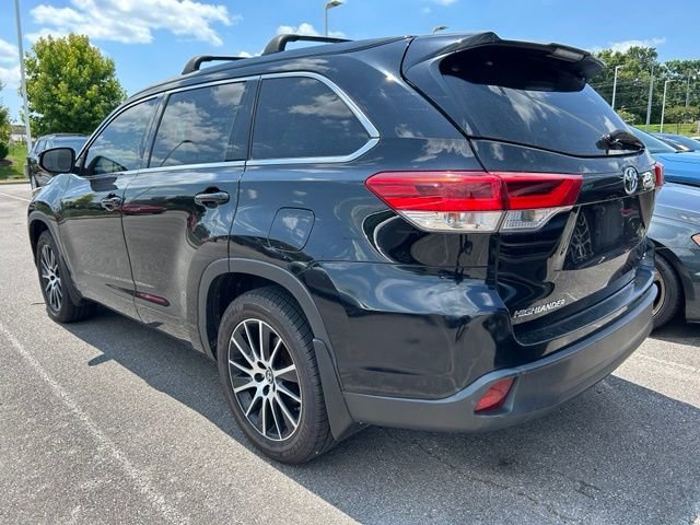Used 2018 Midnight Black Metallic Toyota SE image 4