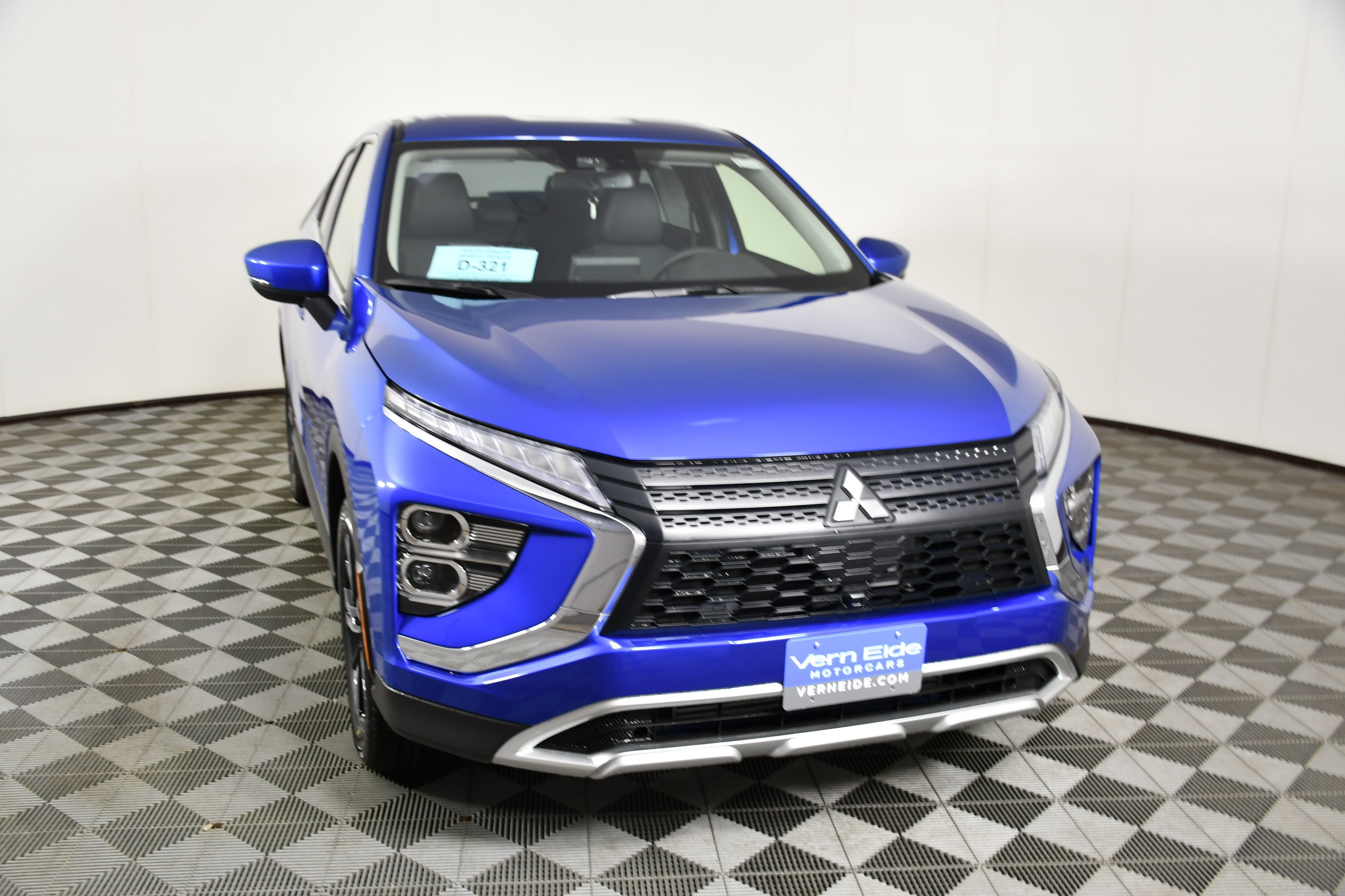 New 2026 Lightning Blue Metallic Mitsubishi SE image 3