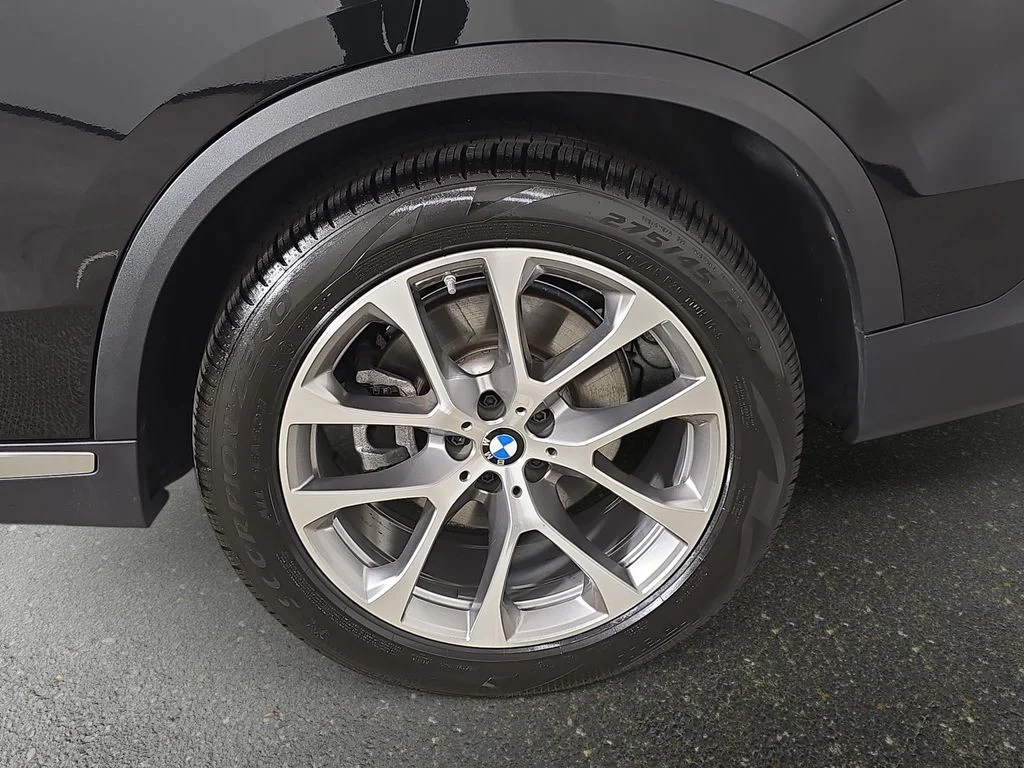 Used 2026 Black Sapphire Metallic BMW xDrive40i image 38
