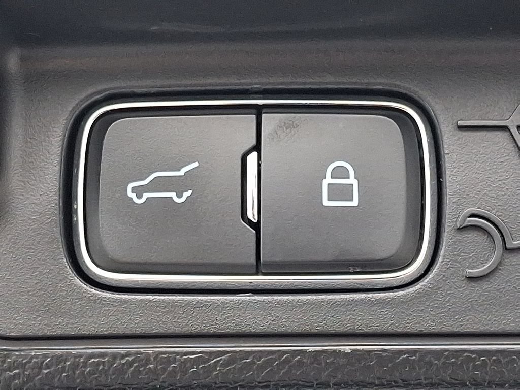 Used 2023 White Ford XLT image 28
