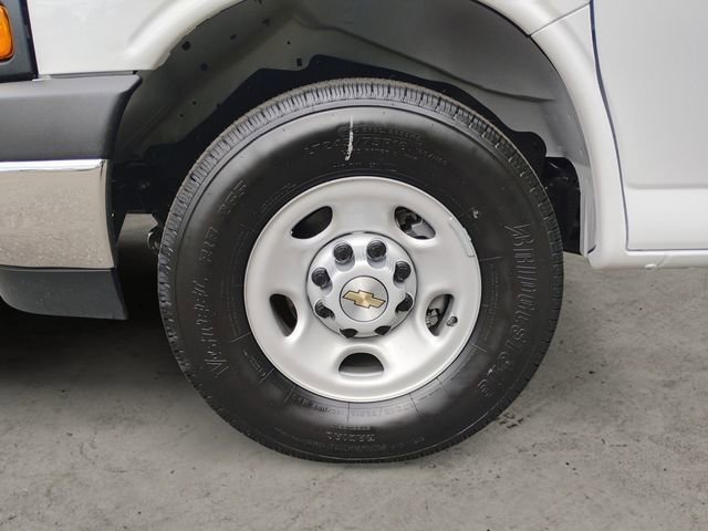 2025 Chevrolet Express Cargo Work Van - Photo 14