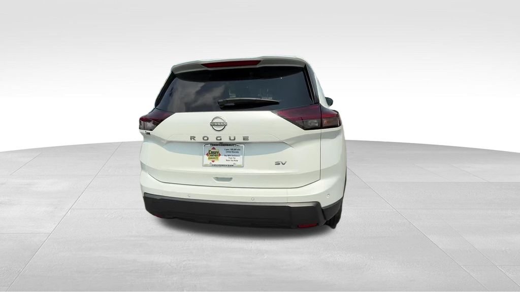 Used 2024 White Pearl Nissan SV image 5