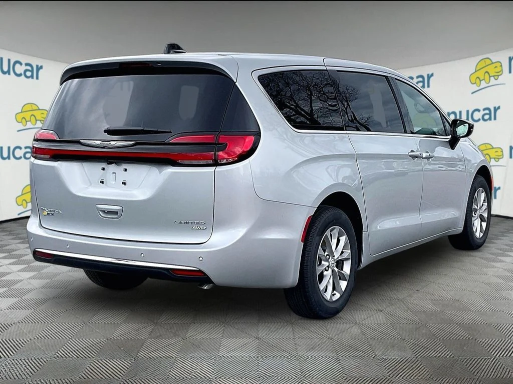 New 2026 Silver Mist Clearcoat Chrysler Limited image 6