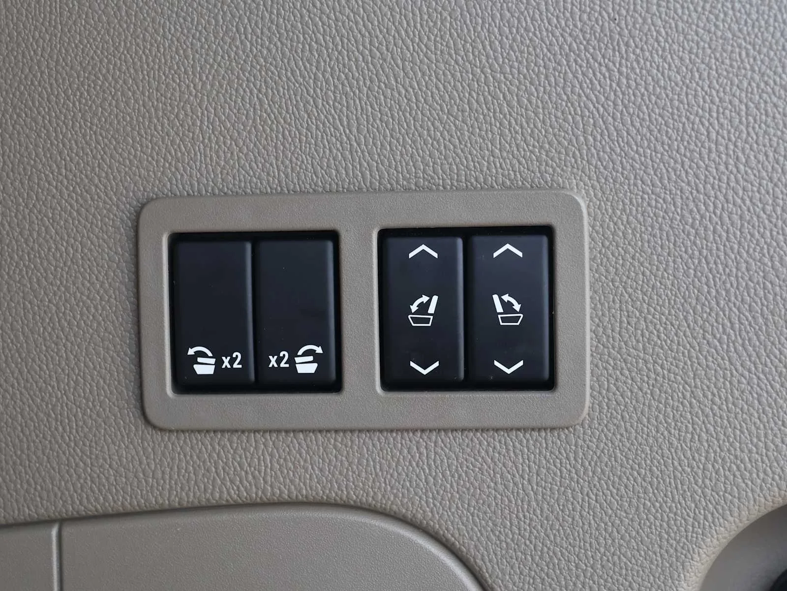 Used 2018 Summit White Chevrolet Premier image 28