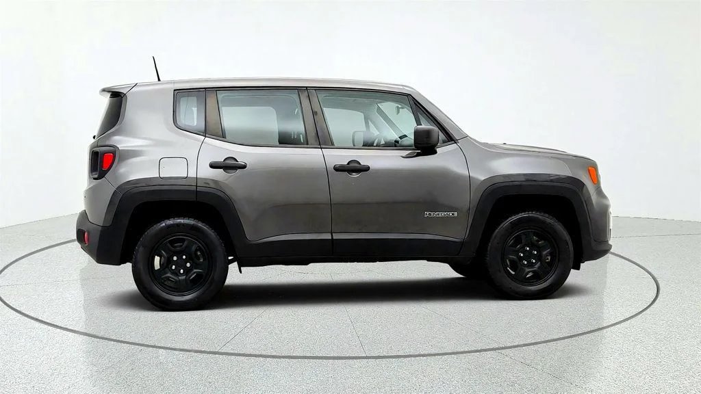 Used 2019 Granite Crystal Metallic Clearcoat Jeep Upland 4x4 image 4