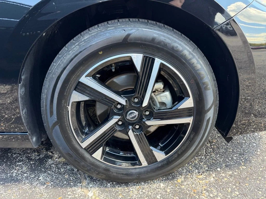 Used 2025 Super Black Nissan SV image 30