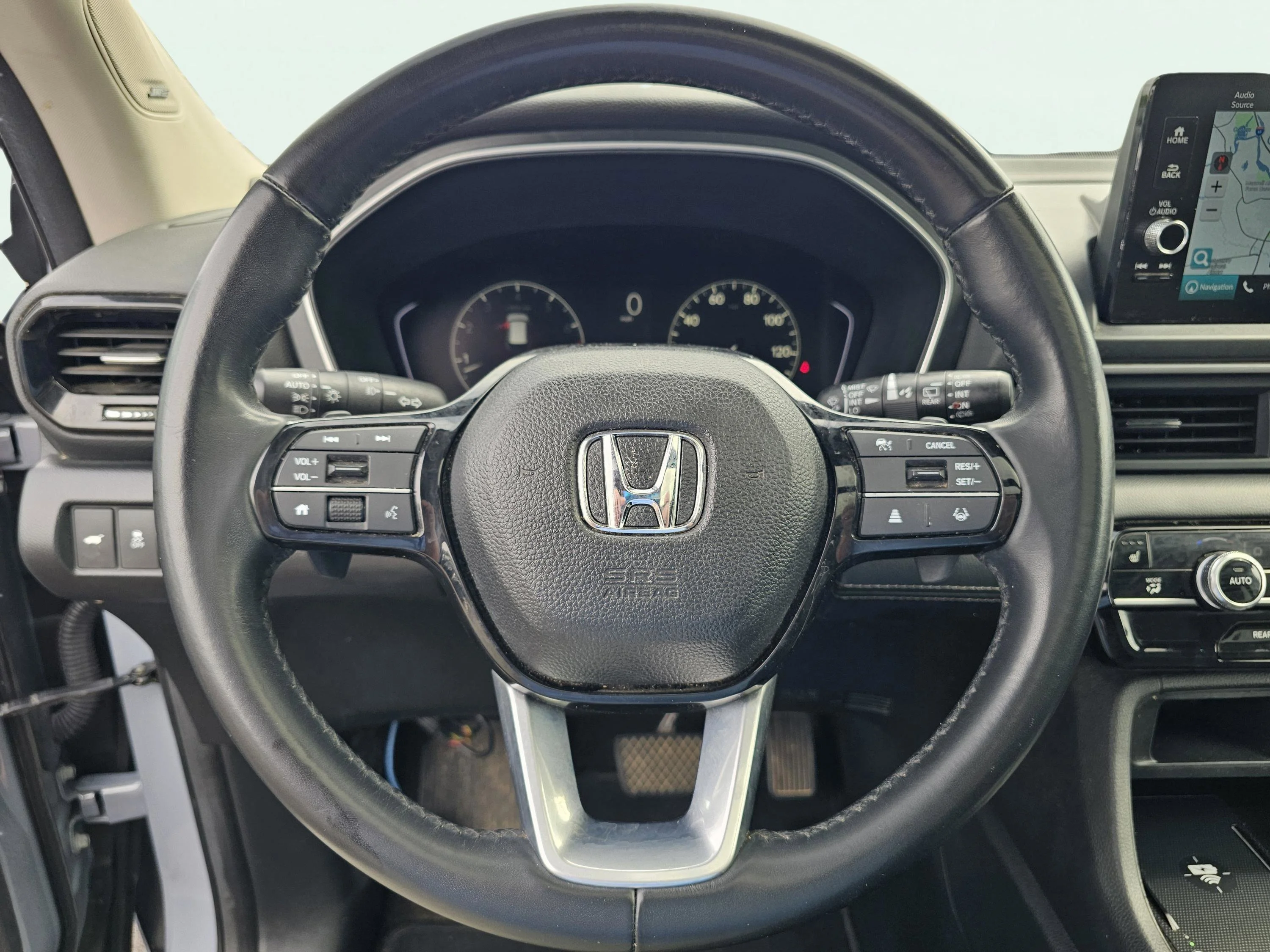 Used 2024 Sonic Gray Pearl Honda Touring image 18