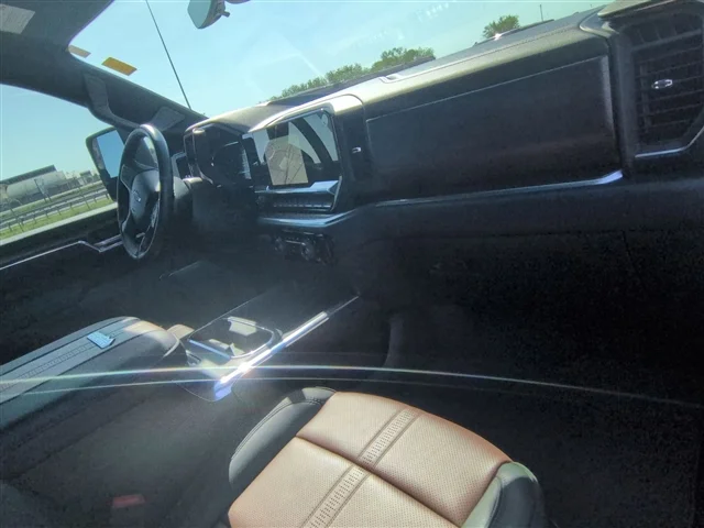 Used 2025 Black Chevrolet High Country image 29