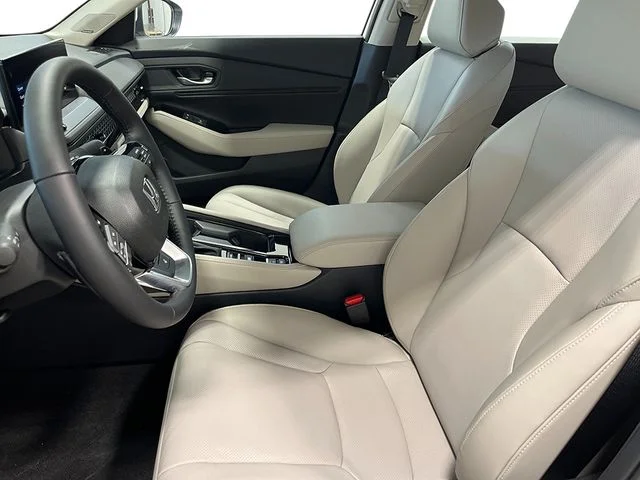 New 2026 Platinum White Pearl Honda Touring image 16