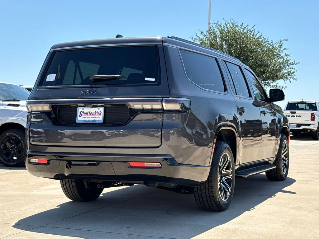 New 2026 Baltic-Gray Metallic Clear-Coat Exterior Paint Jeep  image 8