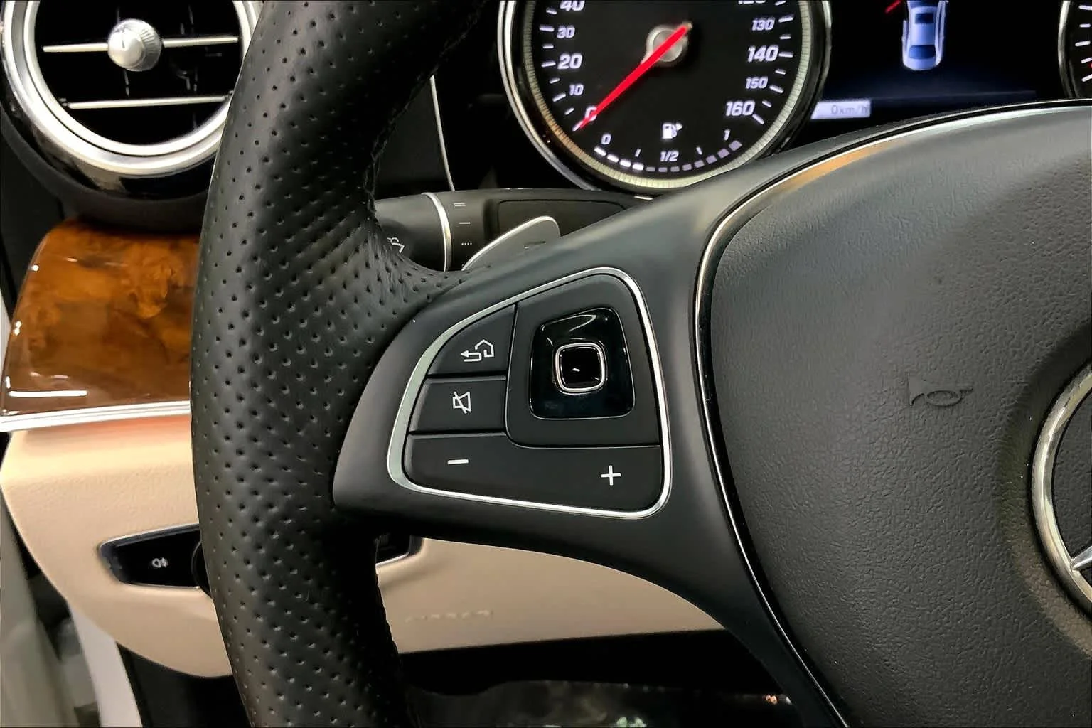 Used 2018 Polar White Mercedes-Benz E 300 image 23
