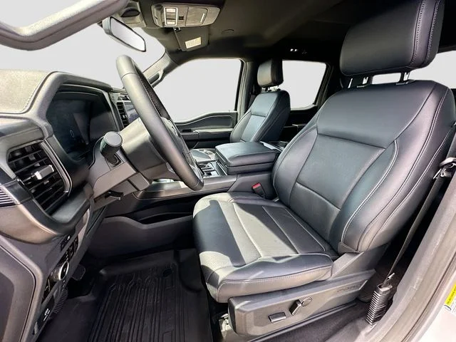 Used 2025 White Ford Lariat image 21
