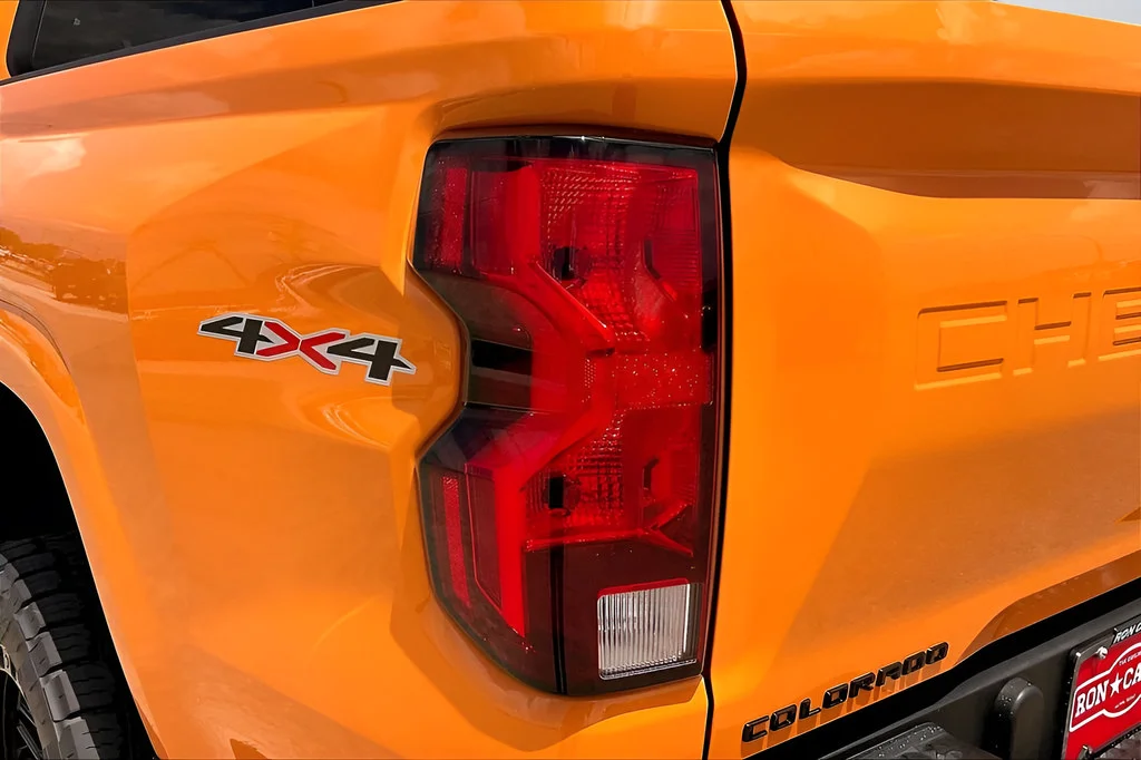 2025 Chevrolet Colorado LT - Photo 15