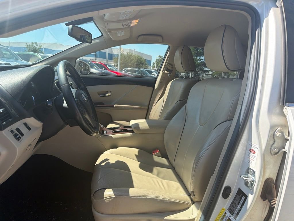 Used 2013 White Toyota XLE image 11