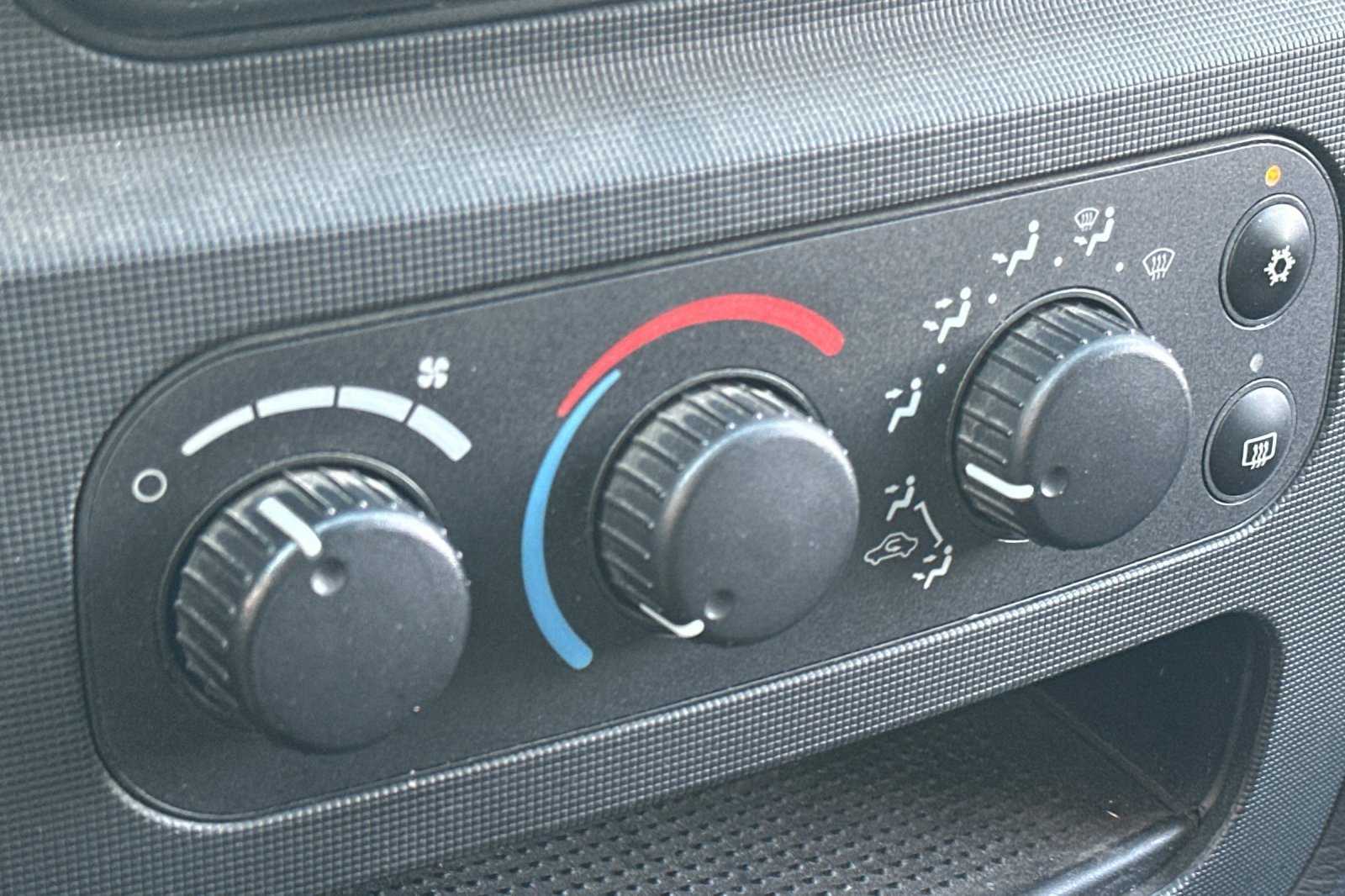 Used 2004 Bright White Dodge SLT image 17