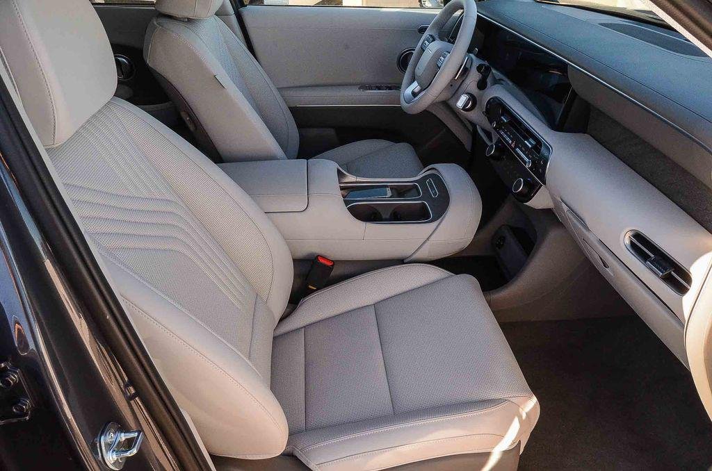 New 2026 Silver Hyundai SEL Premium AWD image 18