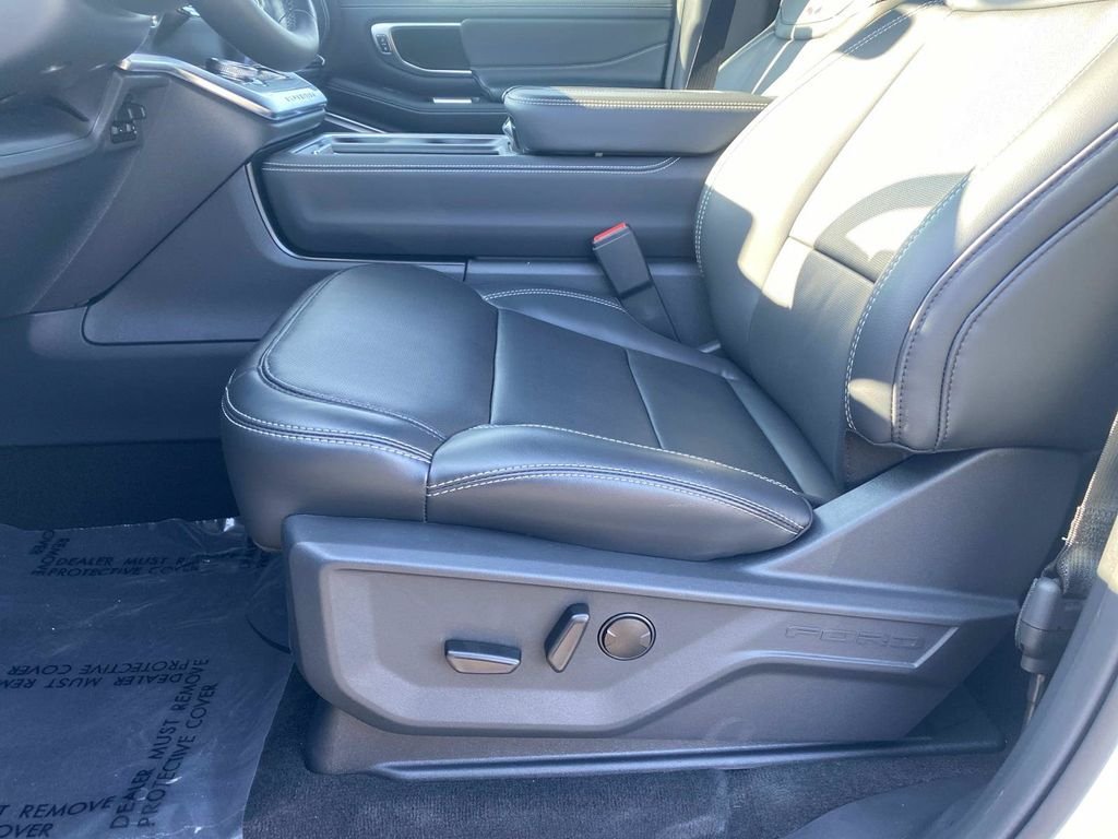 New 2027 Star White Metallic Tri-Coat Ford Platinum image 13