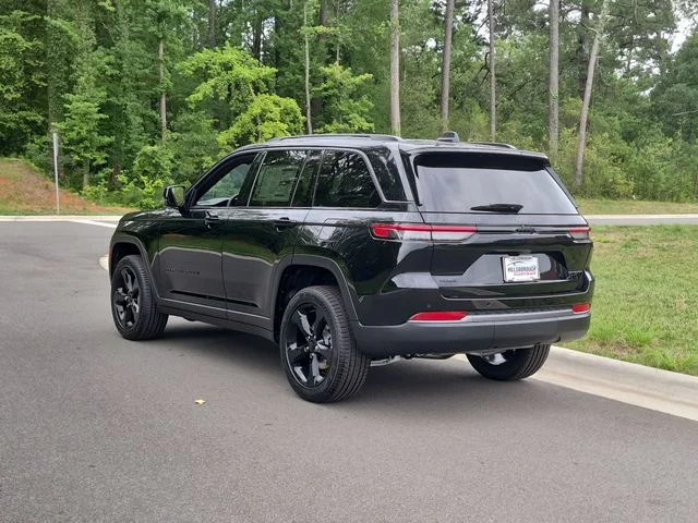 New 2026 Diamond Black Crystal Pearlcoat Jeep Limited image 11
