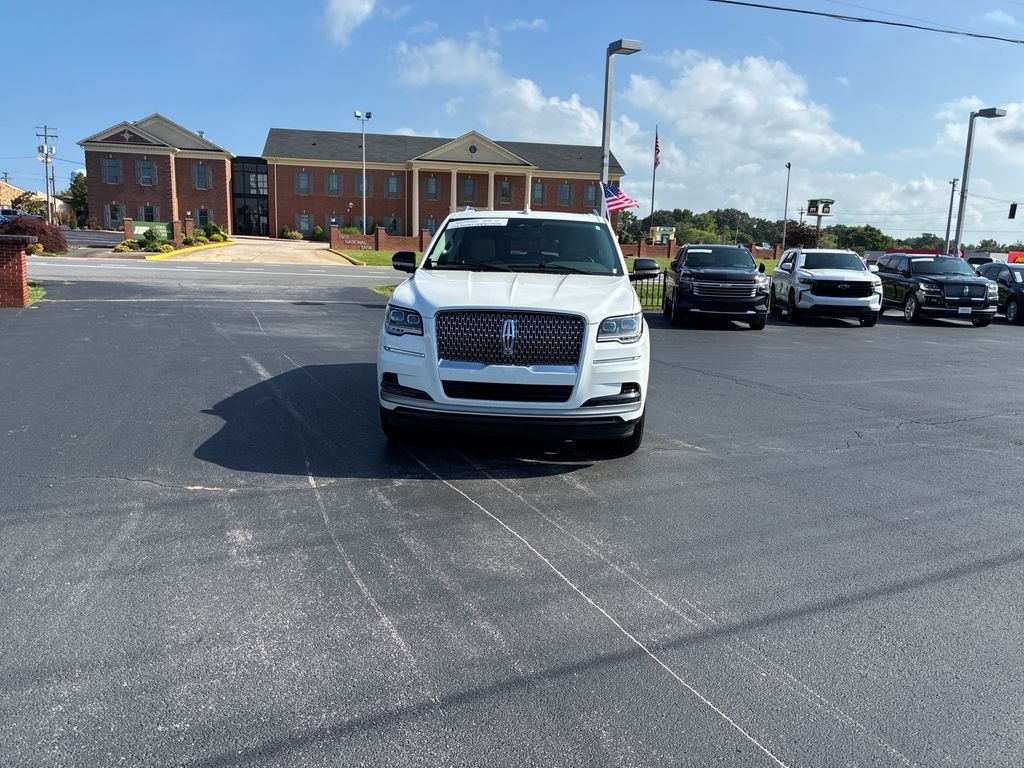 Used 2023 White Lincoln Standard image 7