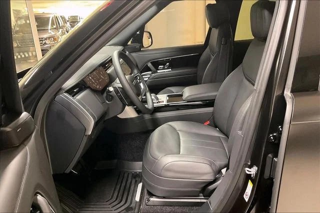 Used 2026 Obsidian Black SV Bespoke Ultra Metallic Satin Land Rover SE image 13