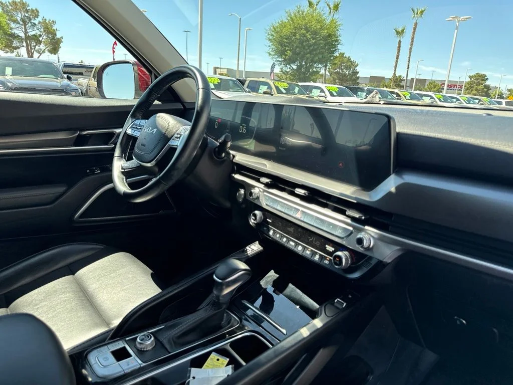 Used 2024 Red Kia S image 23