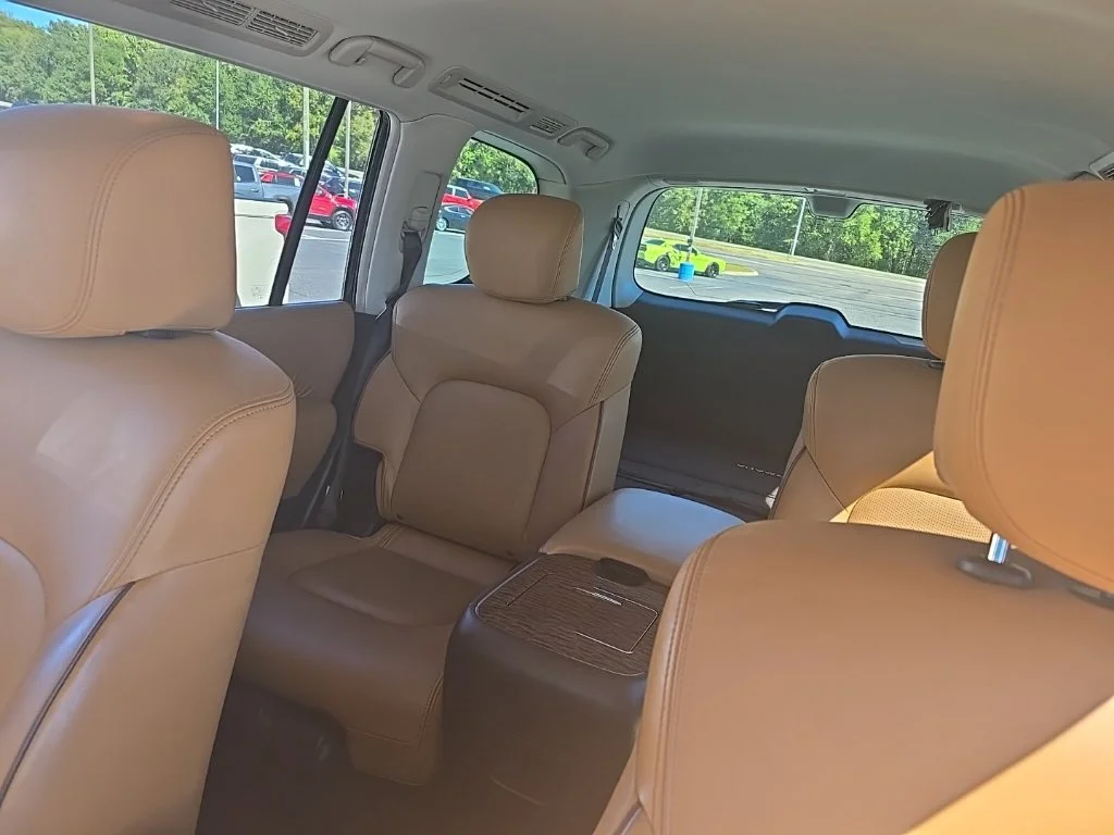 Used 2018 Super Black Nissan Platinum image 9