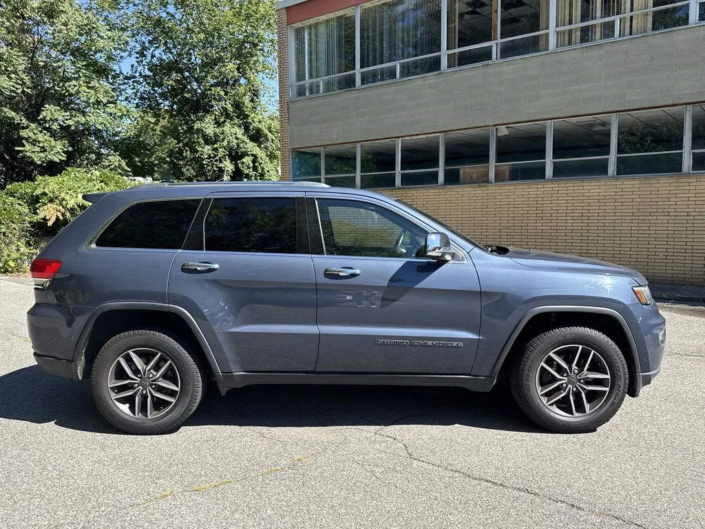 Used 2019 Blue Jeep Limited image 3