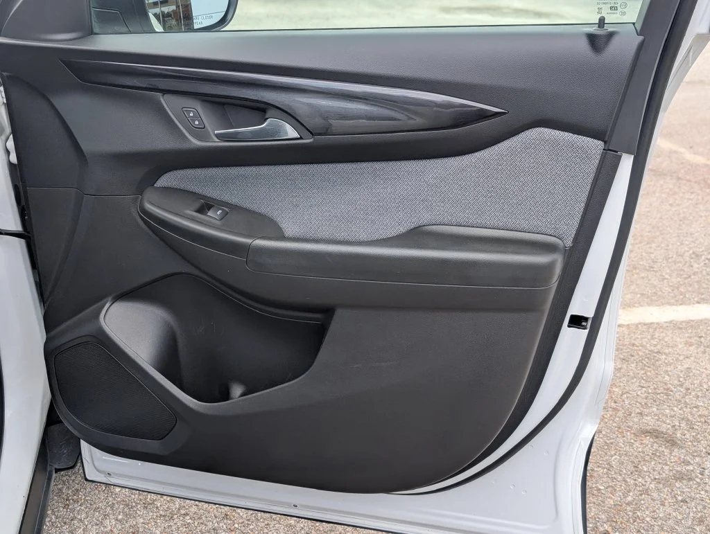 Used 2025 White Chevrolet LT image 35