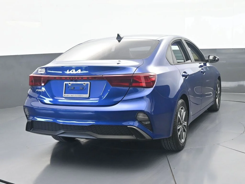 Used 2023 Deep Sea Blue Kia LXS image 4