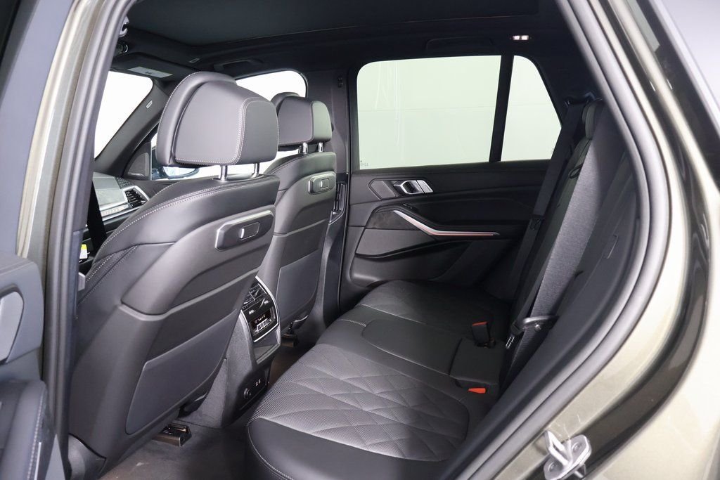 New 2026 Manhattan Green Metallic BMW xDrive40i image 6