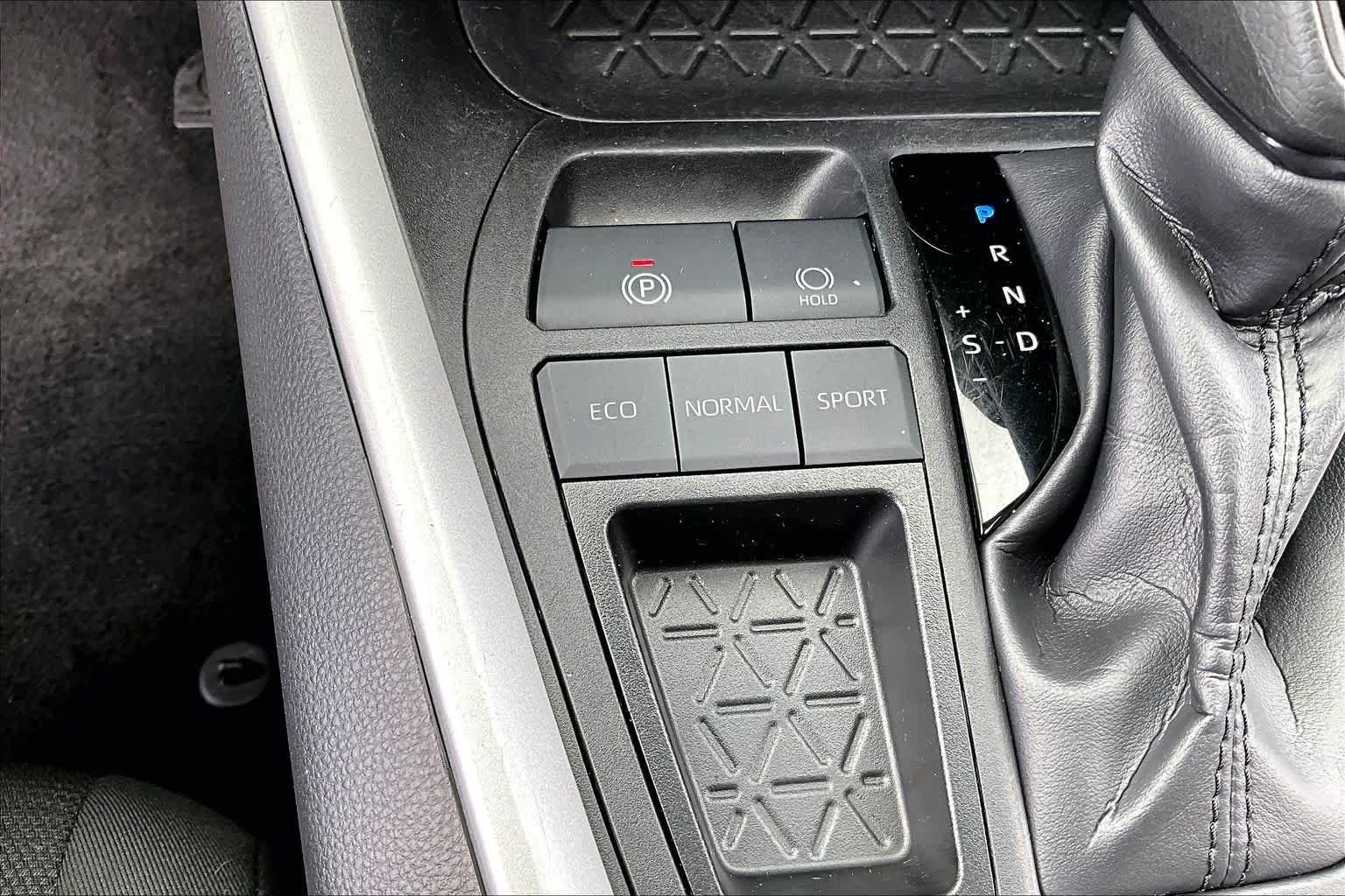 Used 2024 Ice Cap Toyota XLE image 34