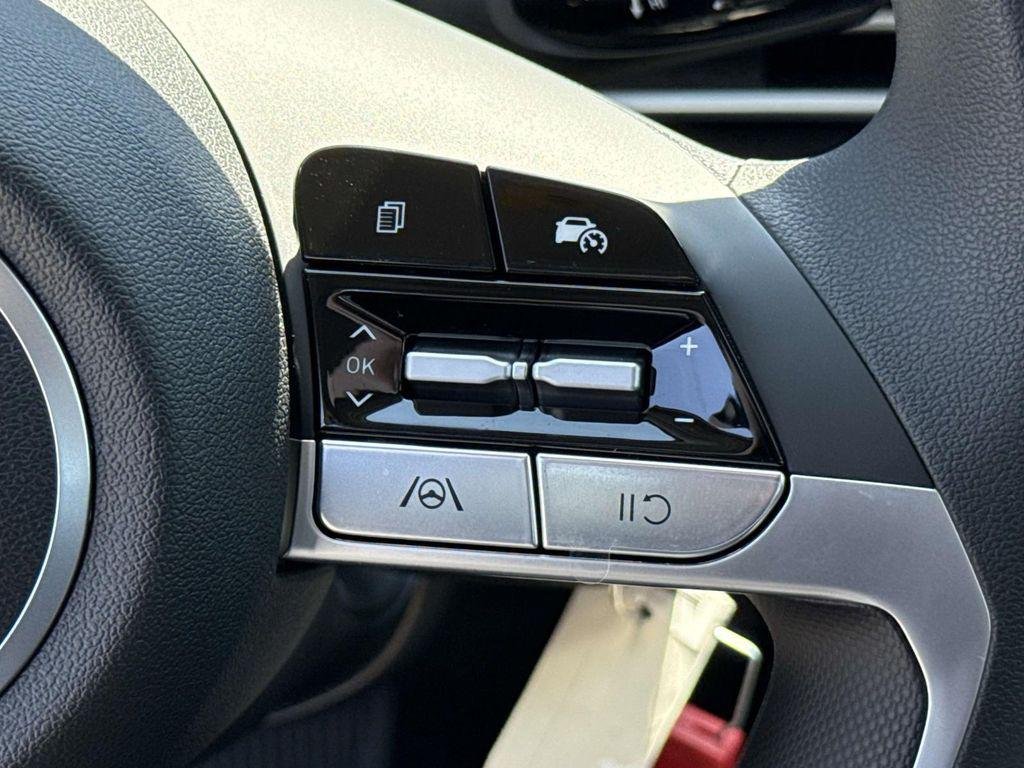 New 2026 White Hyundai SE image 21