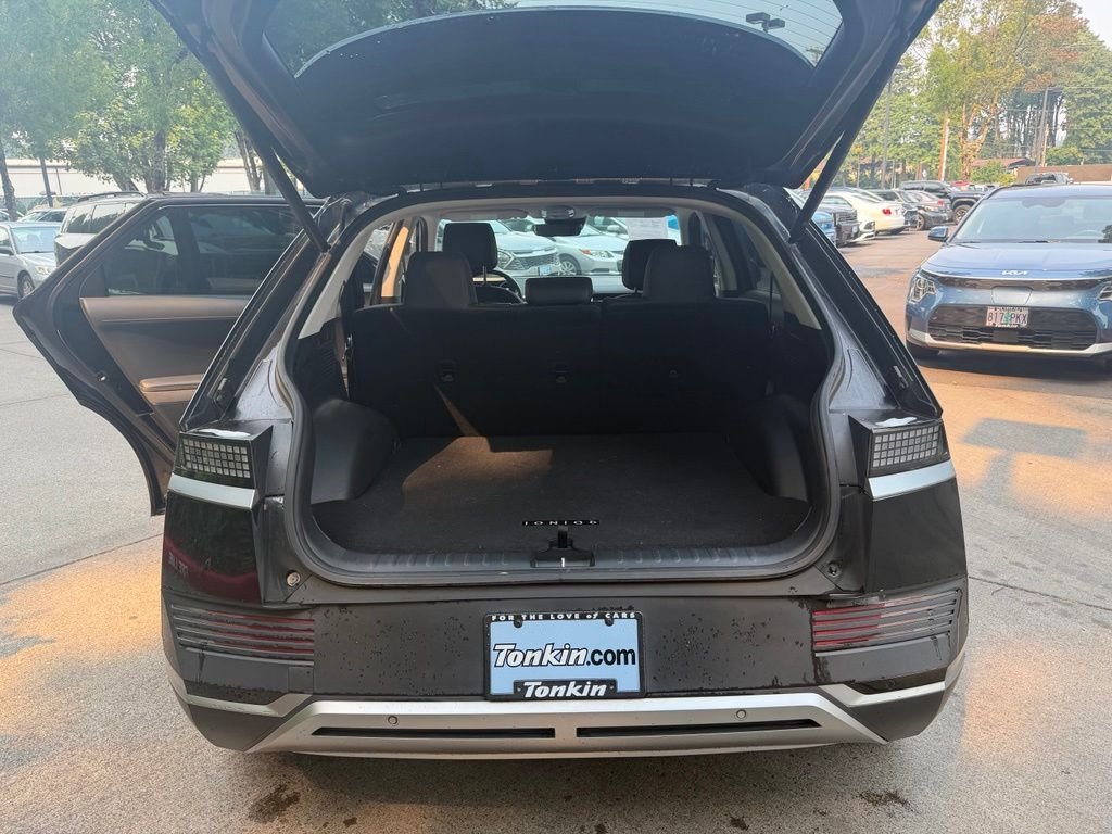 Used 2023 Abyss Black Hyundai SEL image 13