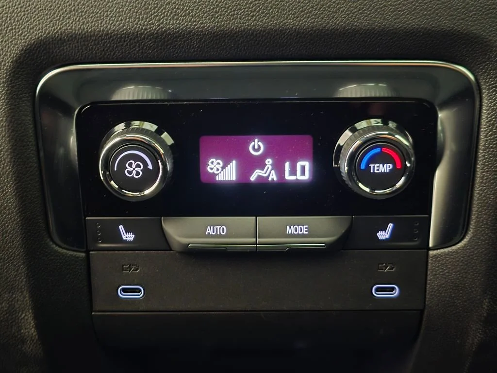 2025 Chevrolet Suburban Z71 - Photo 31