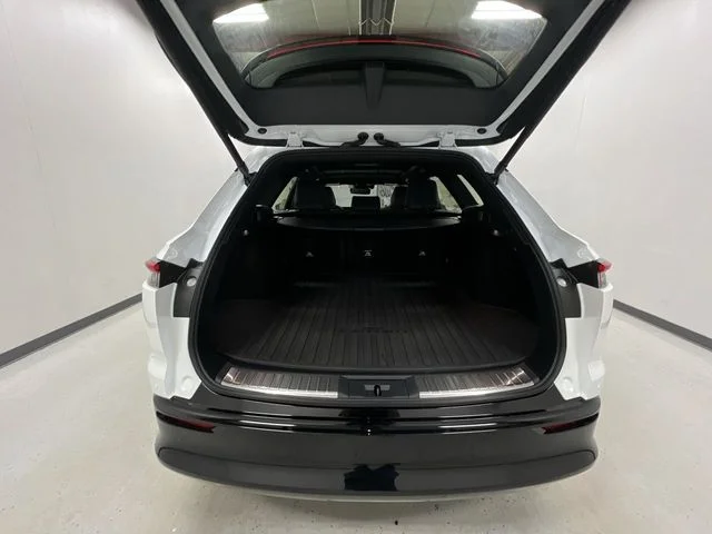 New 2026 Oxygen White <sup>1</sup> Toyota  Limited image 28