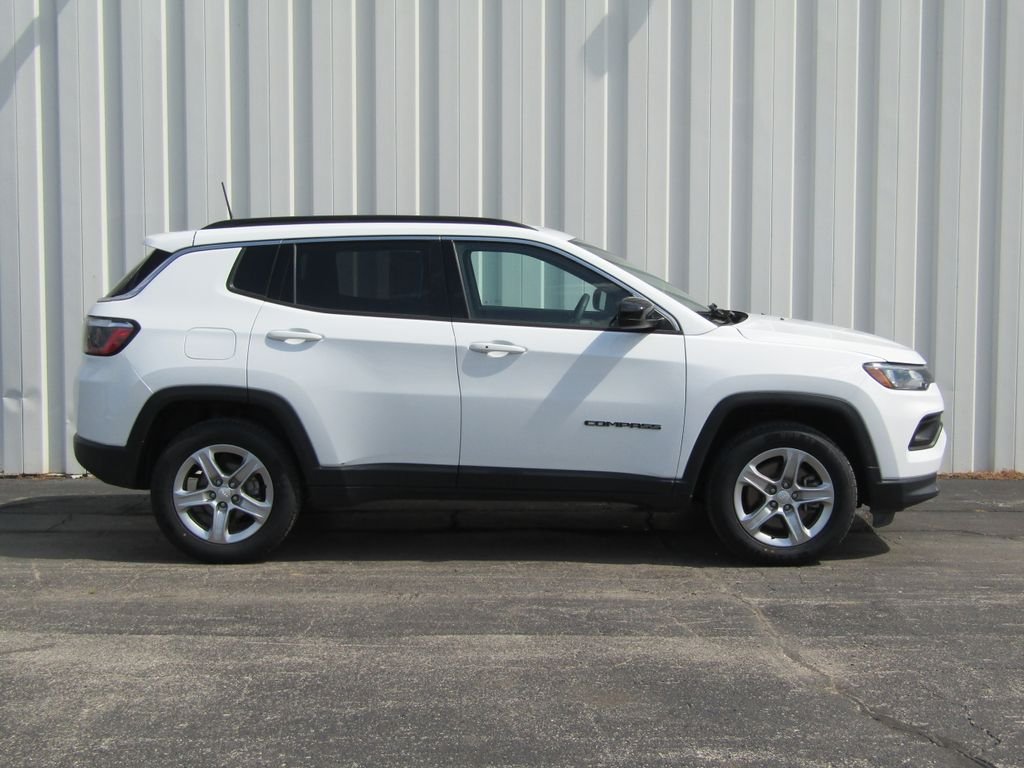 Used 2024 White Jeep Latitude image 2