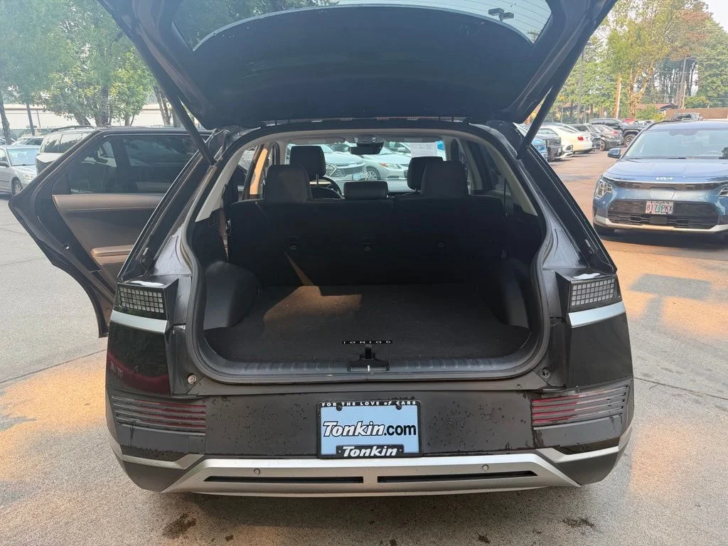 Used 2023 Abyss Black Hyundai SEL image 13