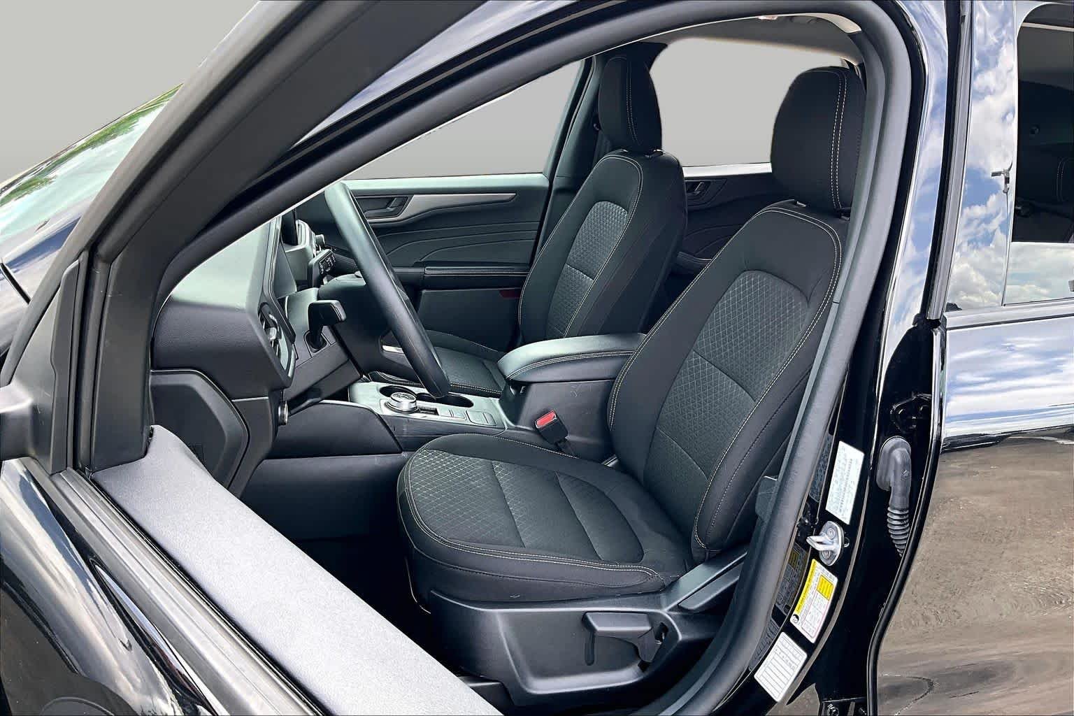Used 2025 Agate Black Metallic Ford Active image 7