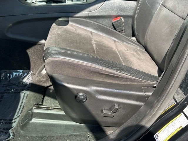 Used 2022 Black Jeep Laredo X image 27