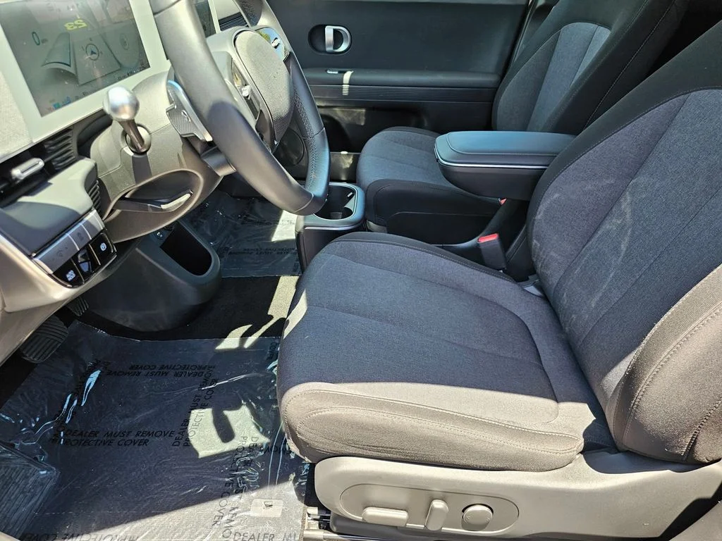 Used 2024 Green Hyundai SE image 23