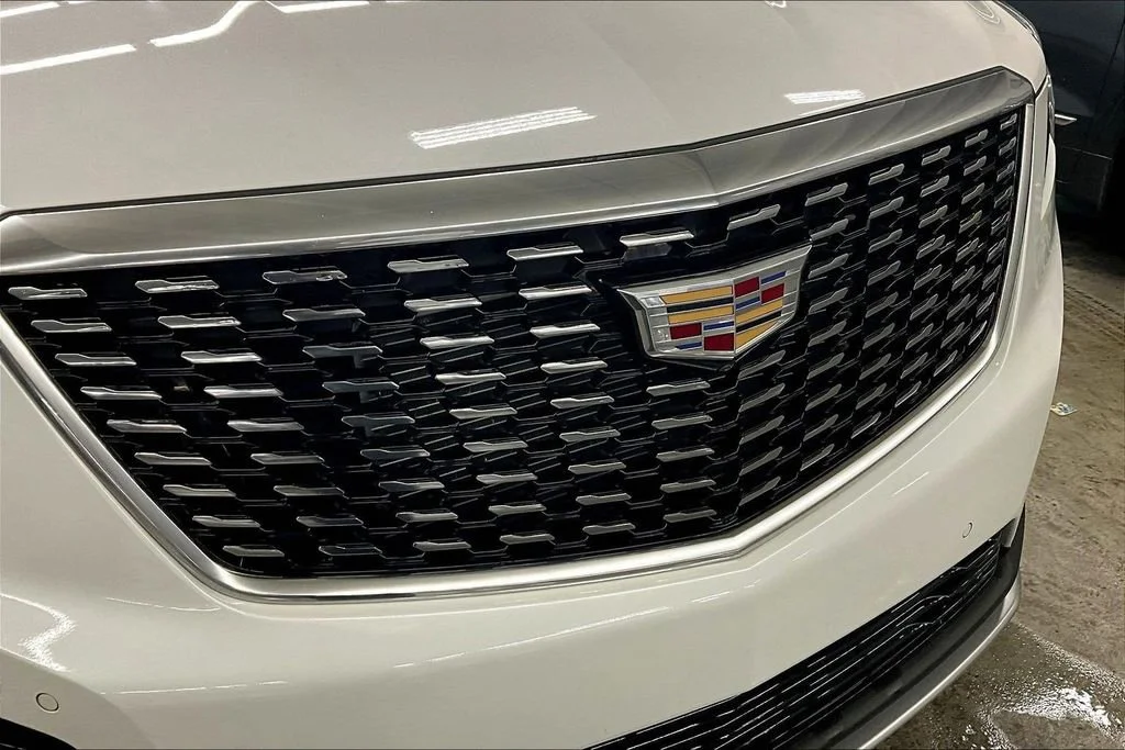 Used 2023 Crystal White Tricoat Cadillac Premium Luxury image 33
