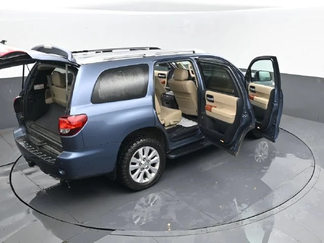 Used 2018 Shoreline Mist Toyota Platinum image 35