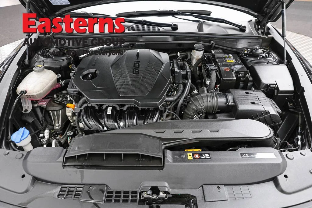 Used 2024 Black Hyundai SEL image 7